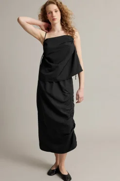 Linne med draperingsdetaljer