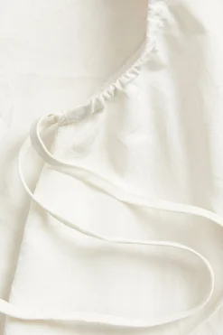 Linne med draperingsdetaljer