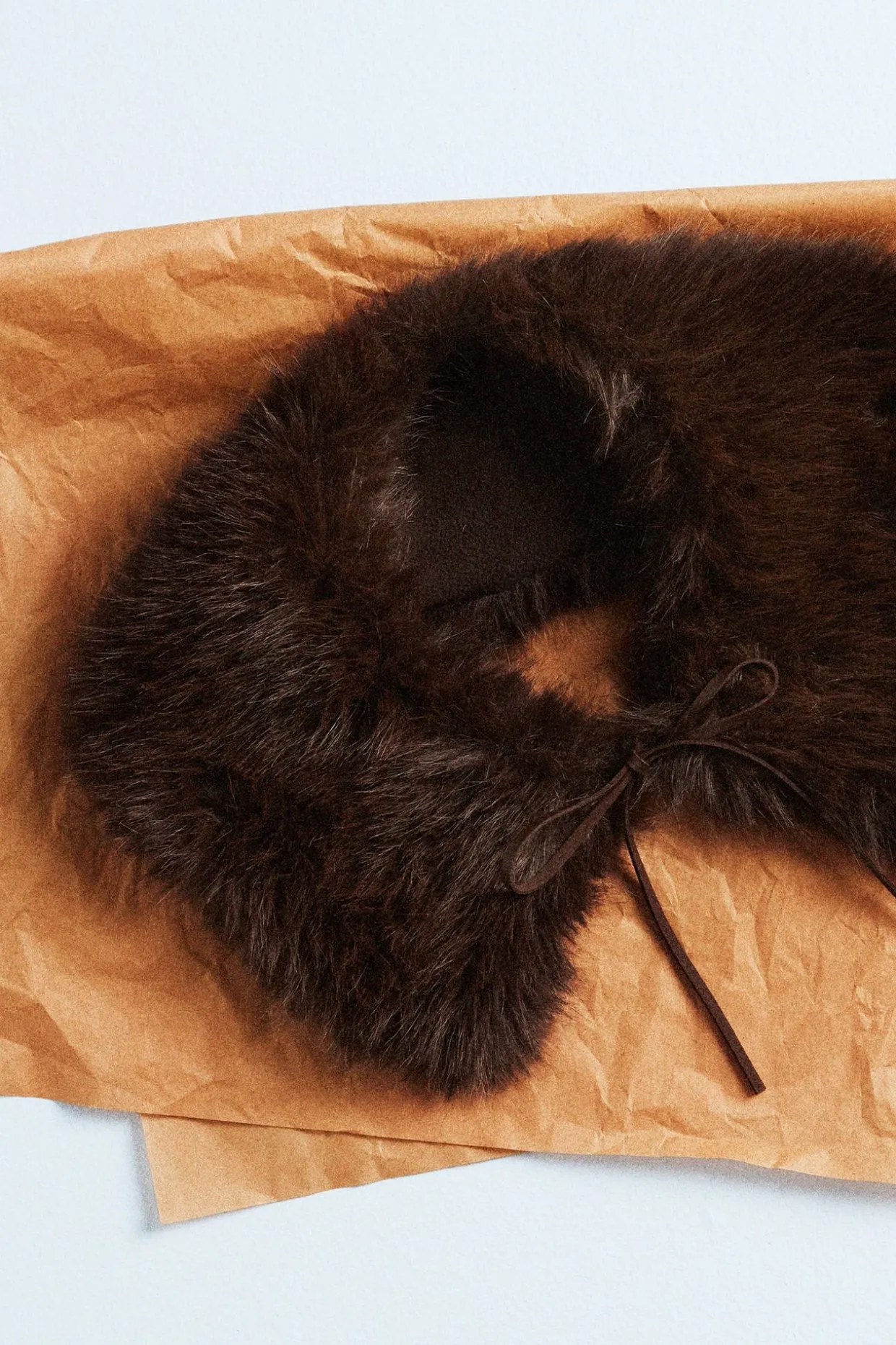 Löskrage i pälsimitation