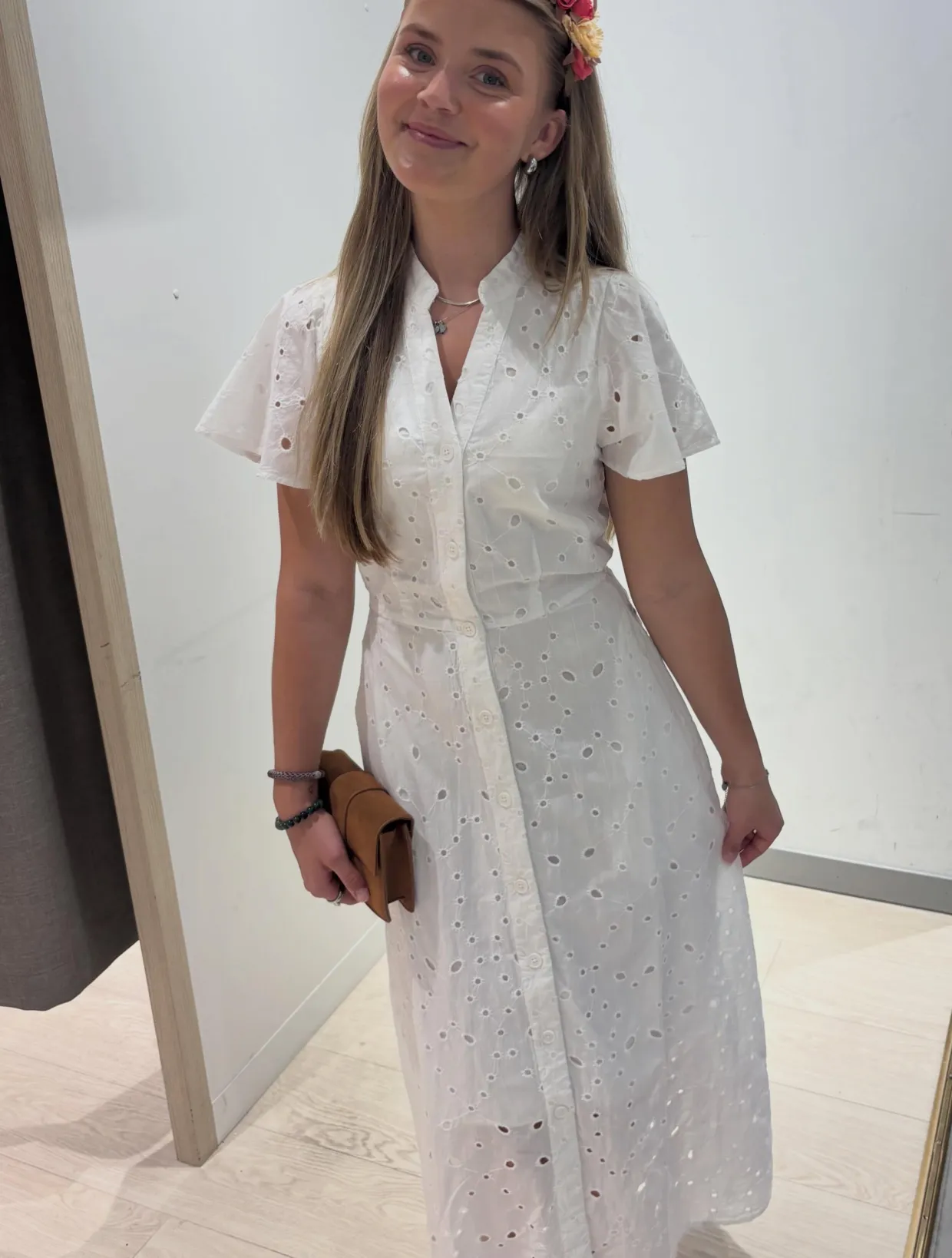 Midiklänning med broderie anglaise