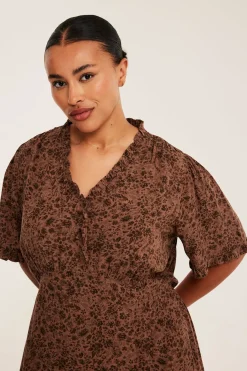 Midiklänning med kort ärm