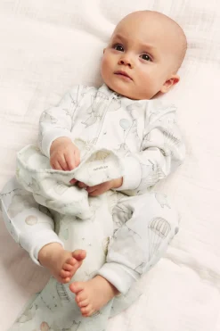 Mönstrad babypyjamas