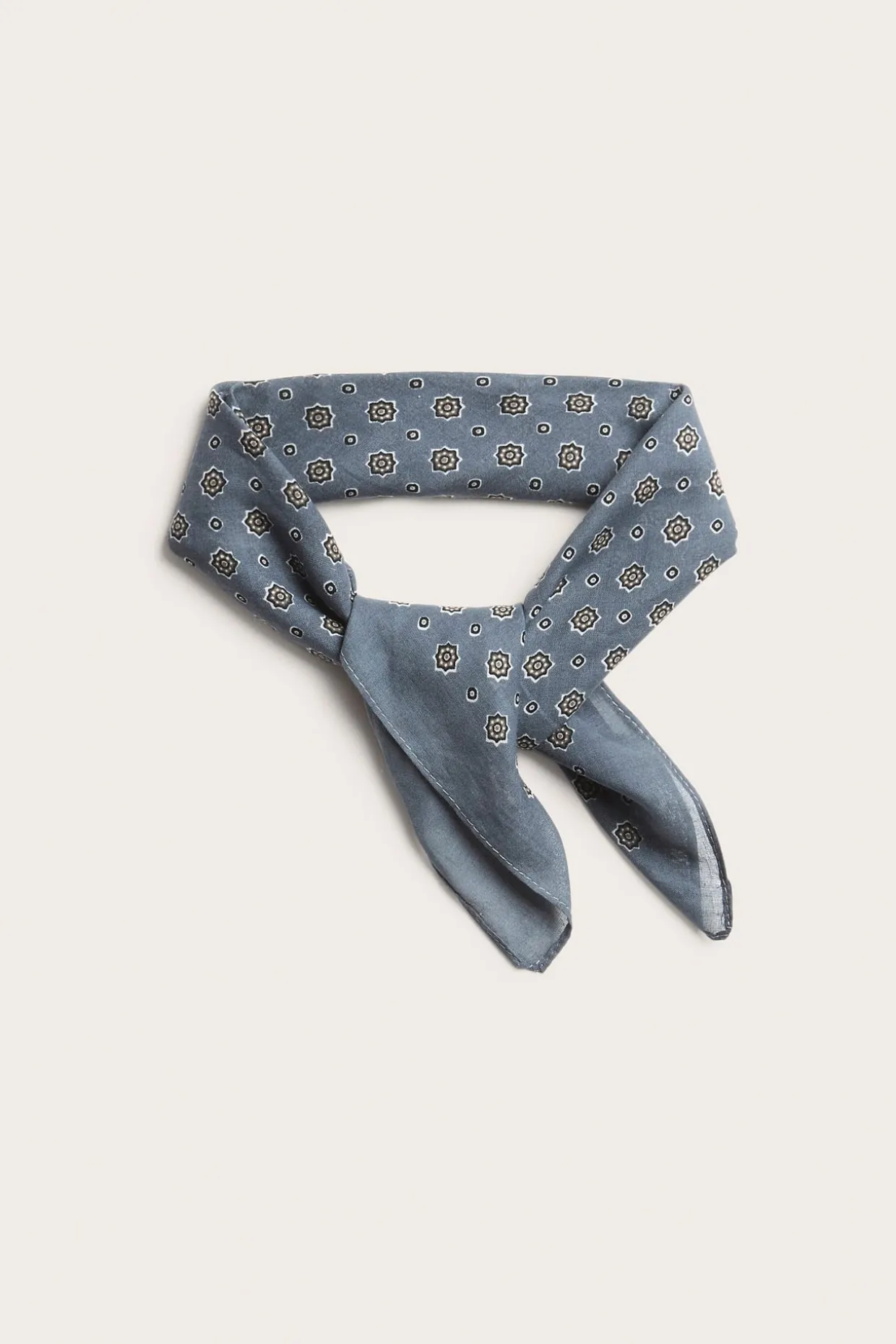 Mönstrad scarf i tunn bomull
