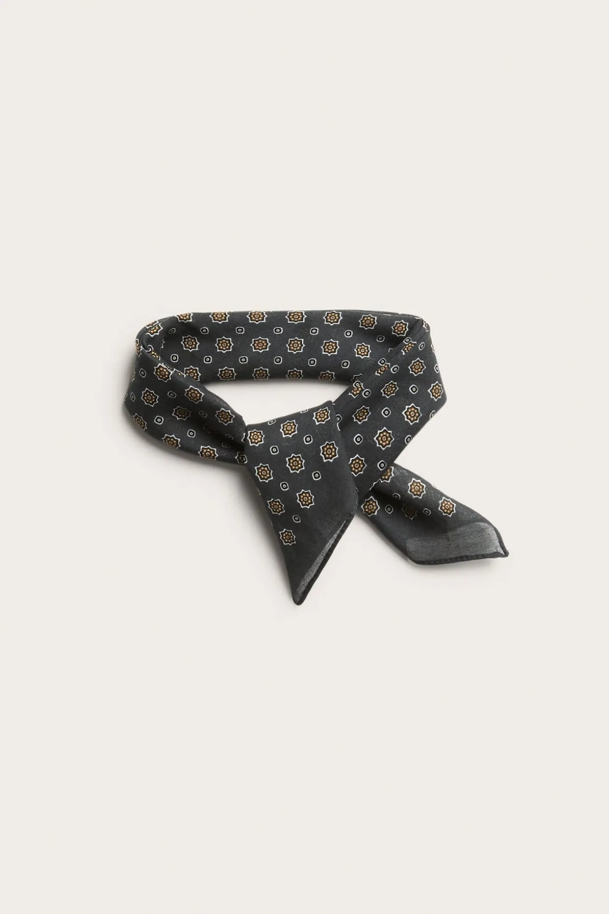 Mönstrad scarf i tunn bomull