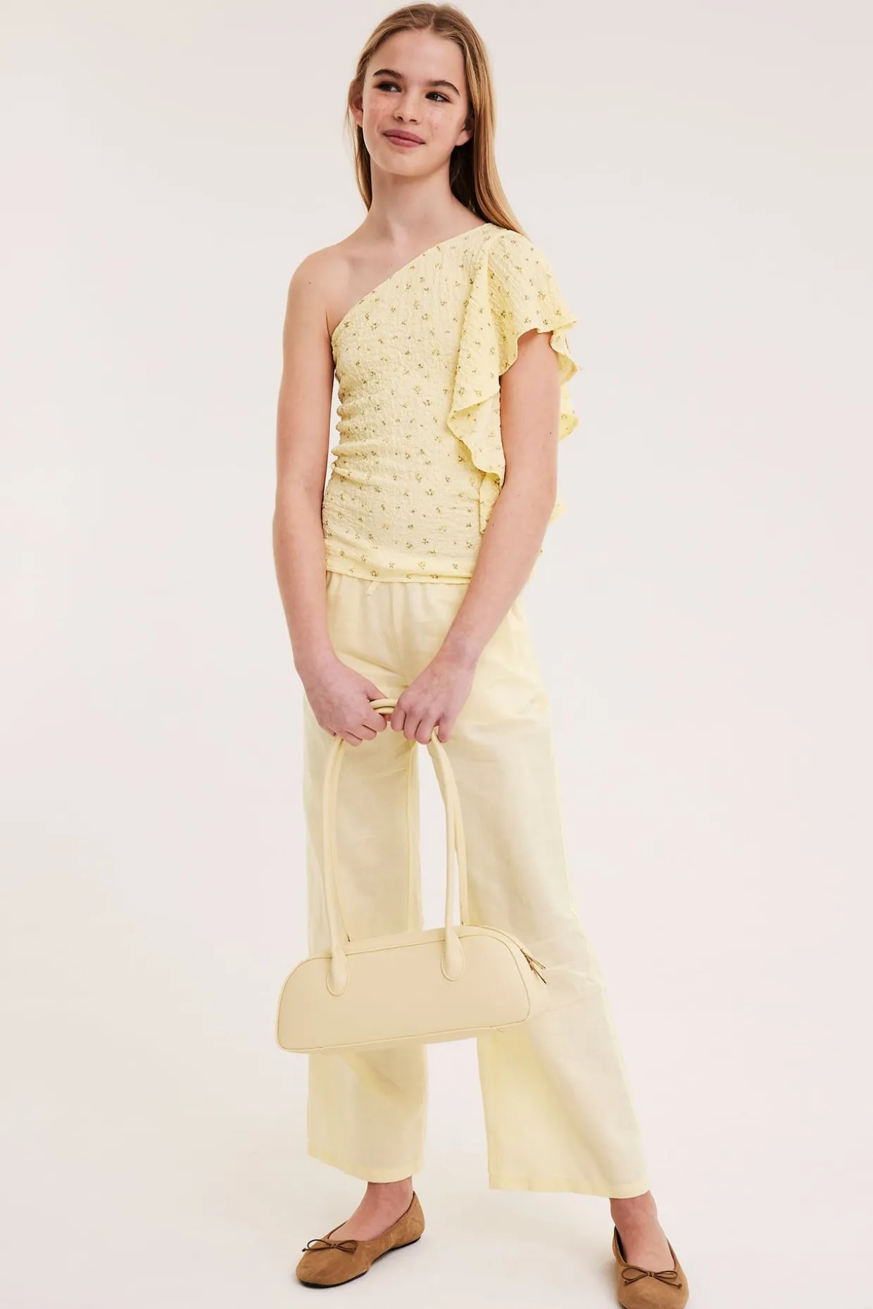 One shoulder-top med volang