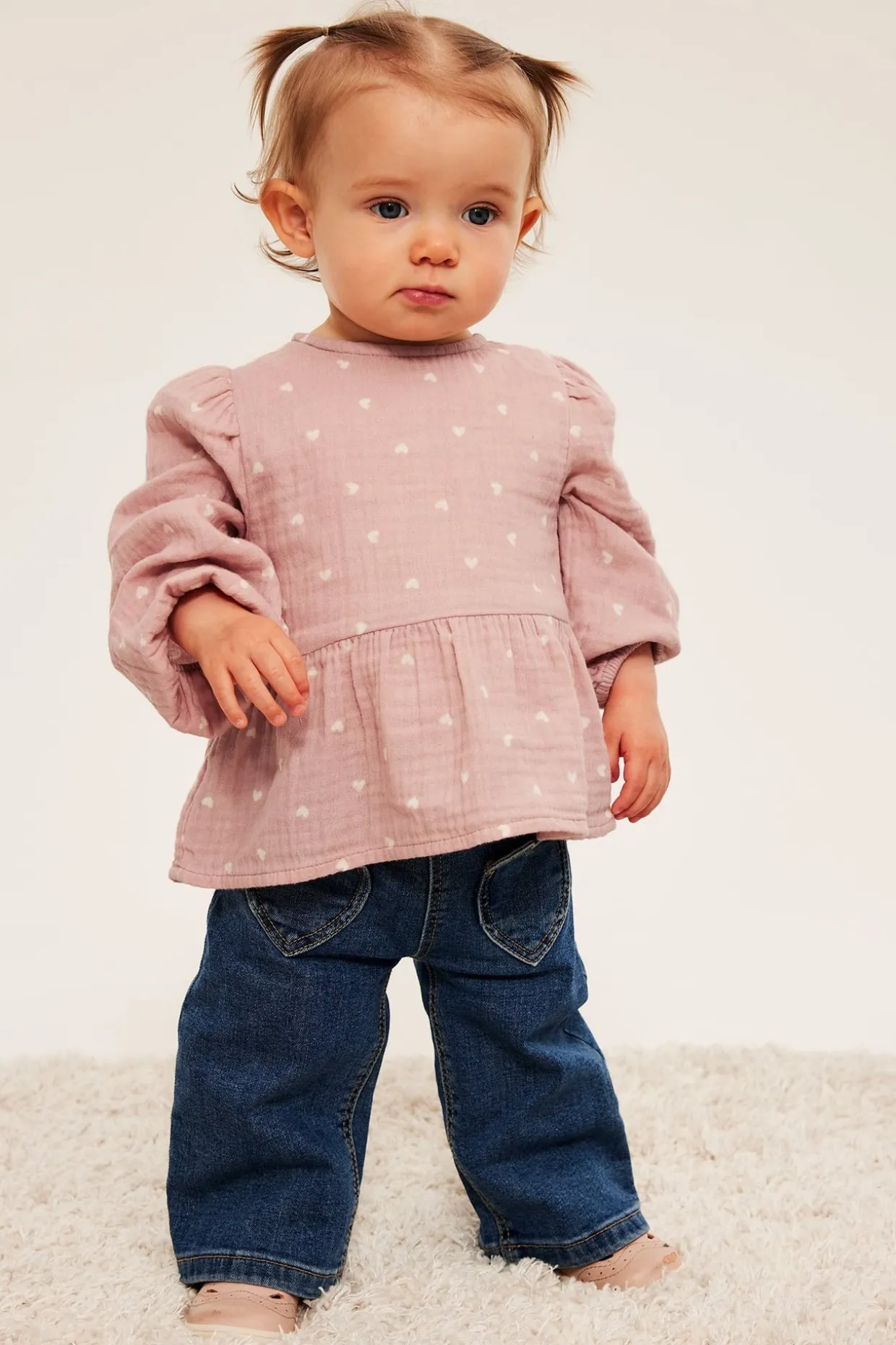 Peplumblus för baby i mjuk muslin