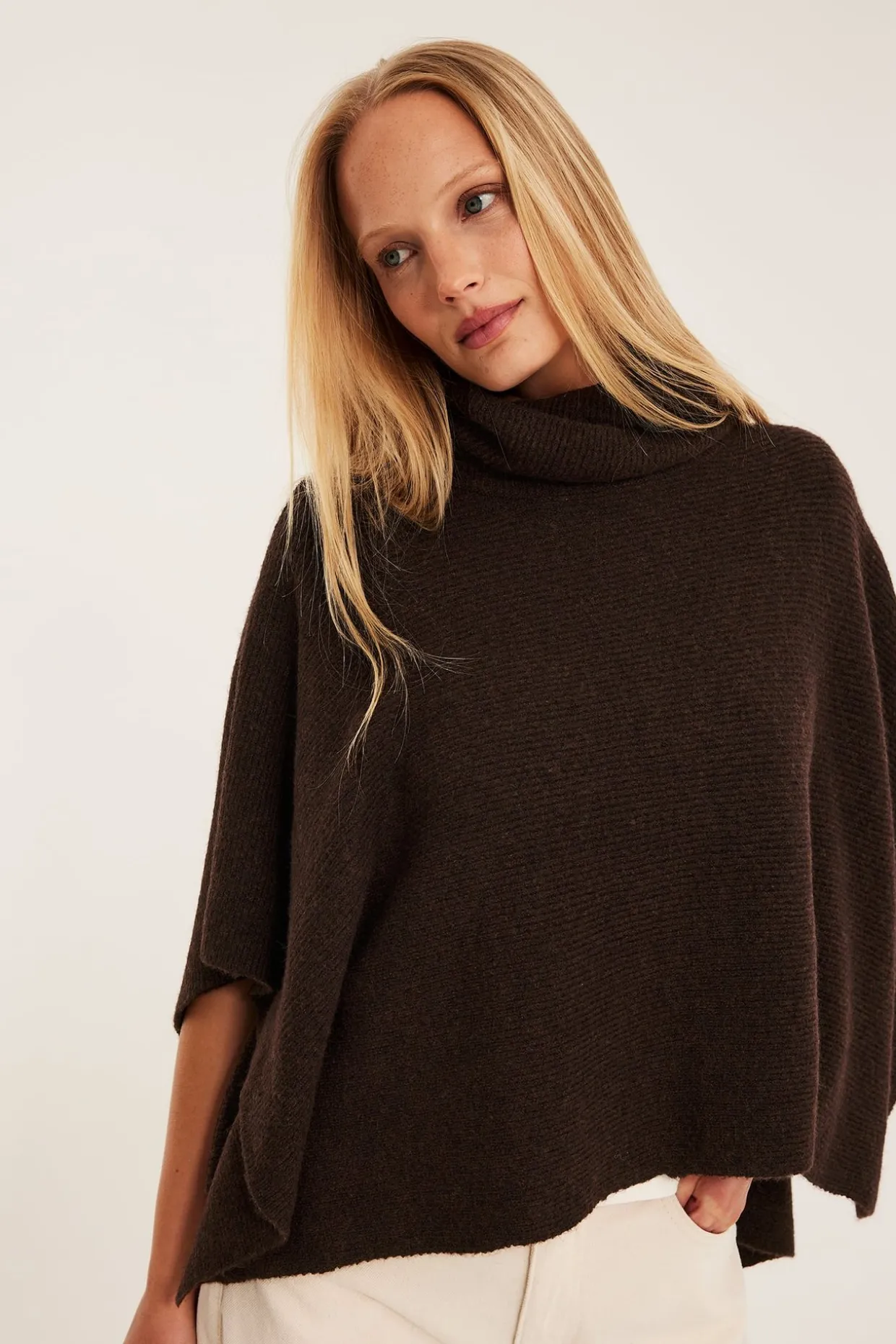 Poncho med polokrage