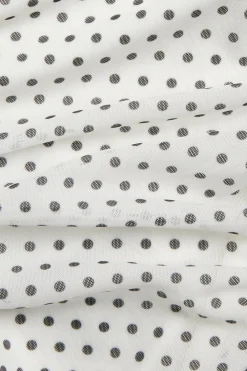 Prickig klänning i mesh med rynkdetaljer