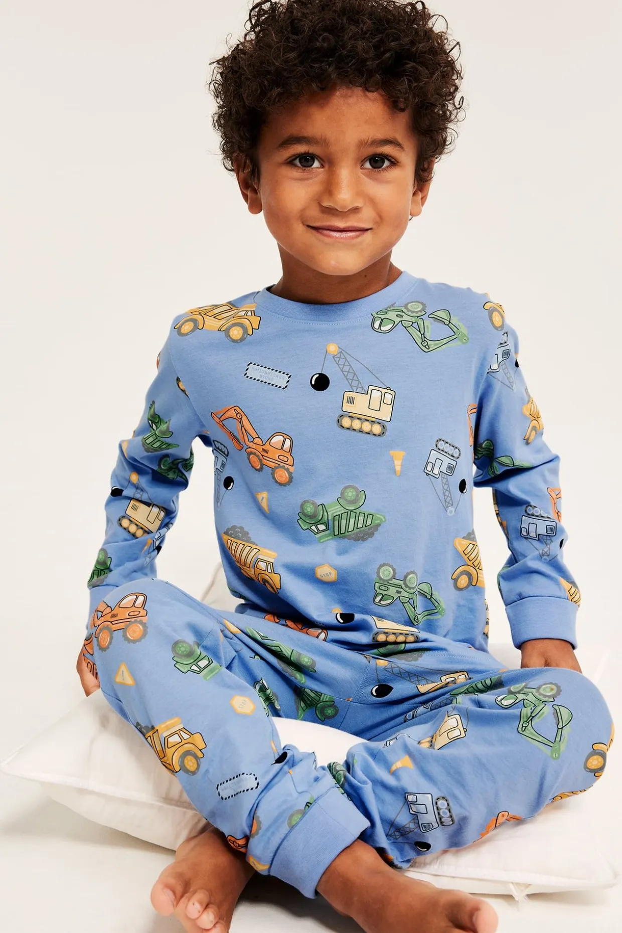 Pyjamas med byggfordon