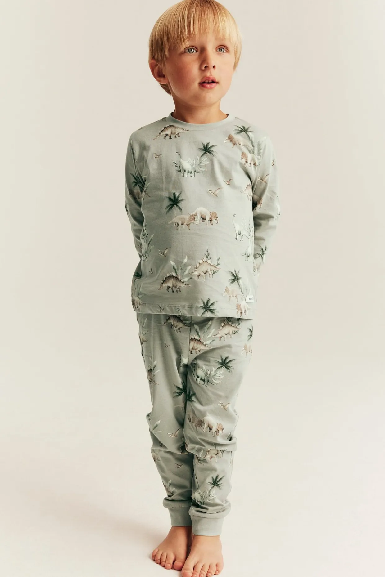 Pyjamas med dinosaurier