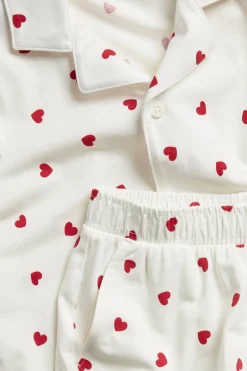 Pyjamas med hjärtan barn