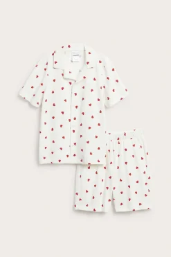 Pyjamas med hjärtan barn