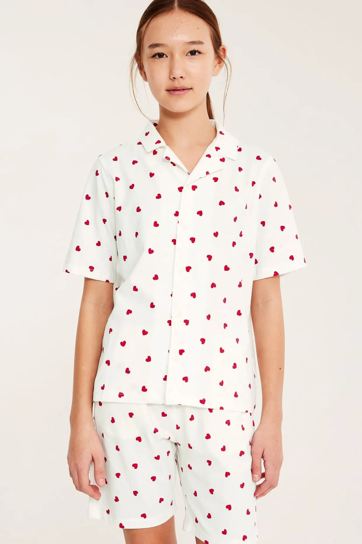 Pyjamas med hjärtan barn