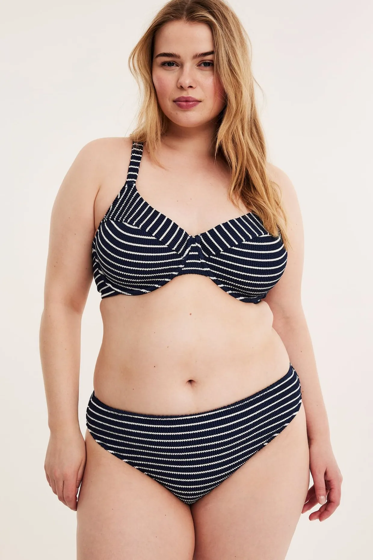 Randig bikinitrosa