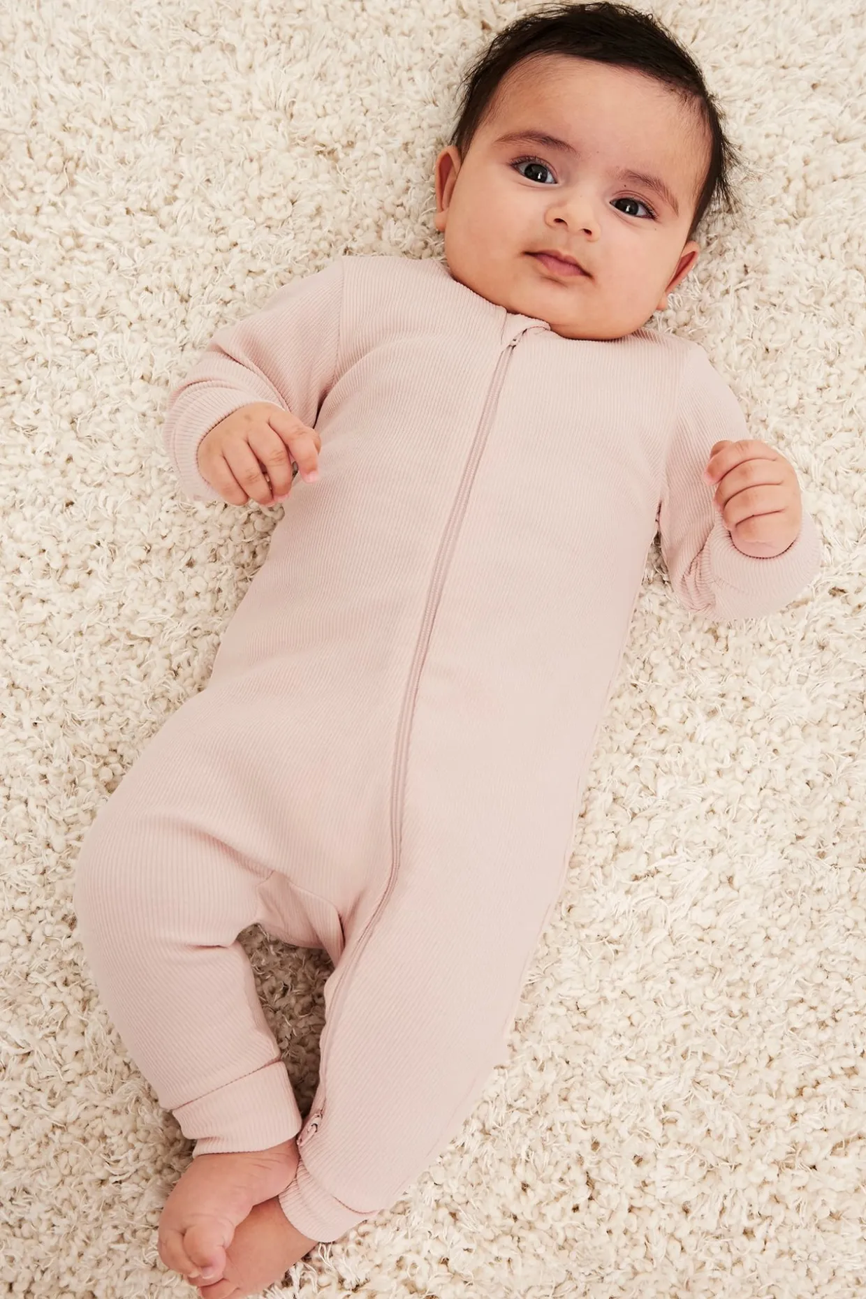 Ribbad jumpsuit med nedvikbara muddar