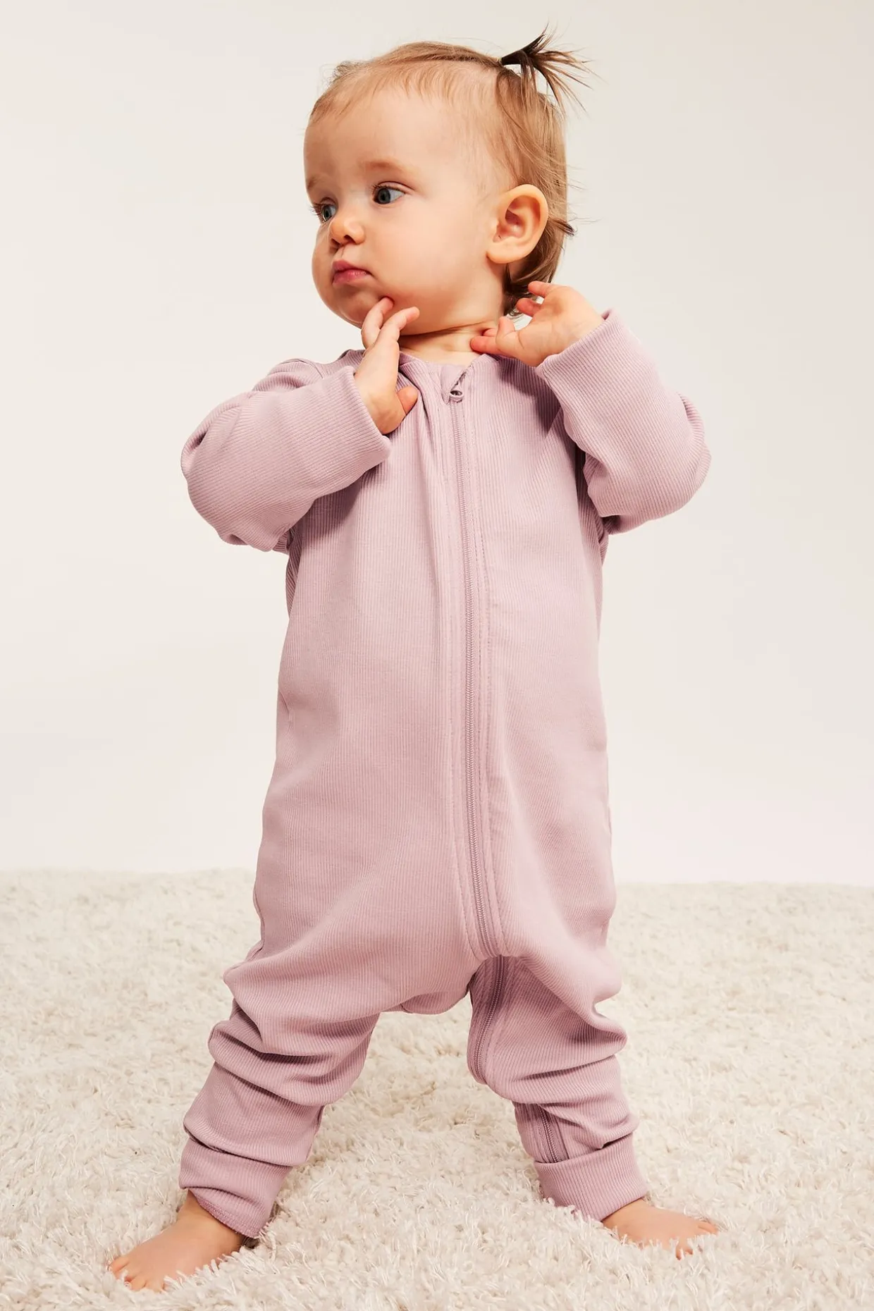 Ribbad jumpsuit med nedvikbara muddar