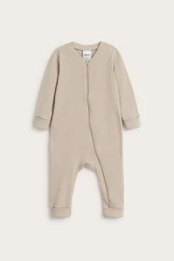 Ribbad jumpsuit med nedvikbara muddar