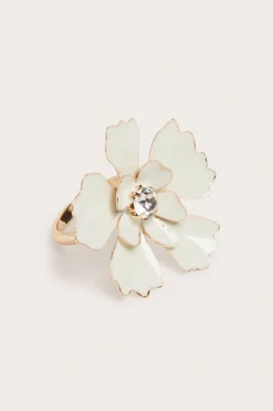 Ring med blomma