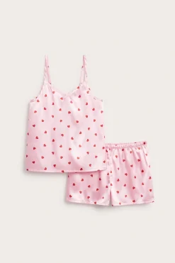 Satinpyjamas med hjärtan