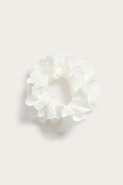 Scrunchie med broderie anglaise