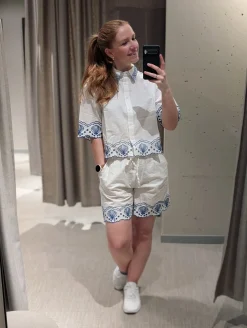 Shorts i bomull med broderie anglaise