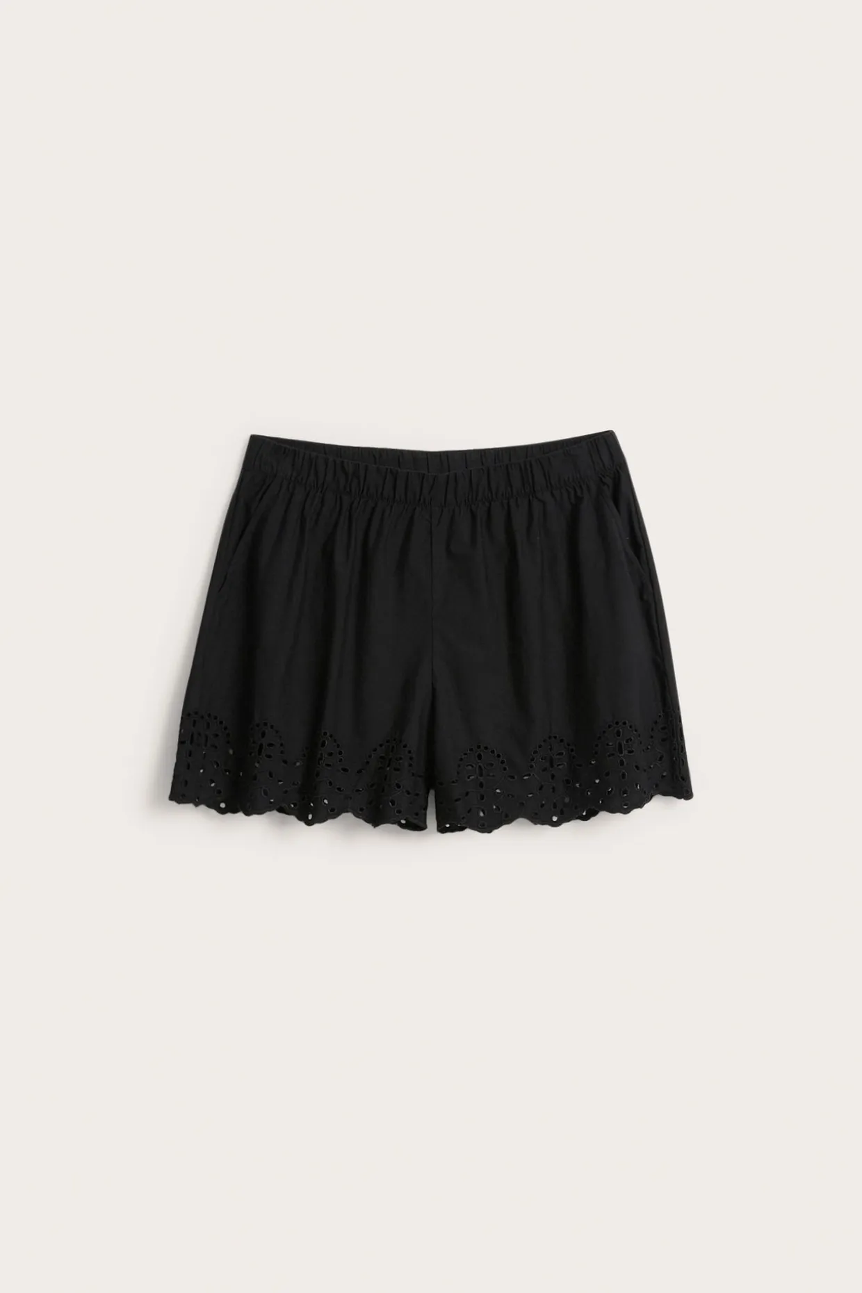 Shorts i bomullspoplin och broderad kant