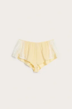 Shorts med spets