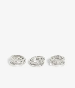 Silverfärgade ringar