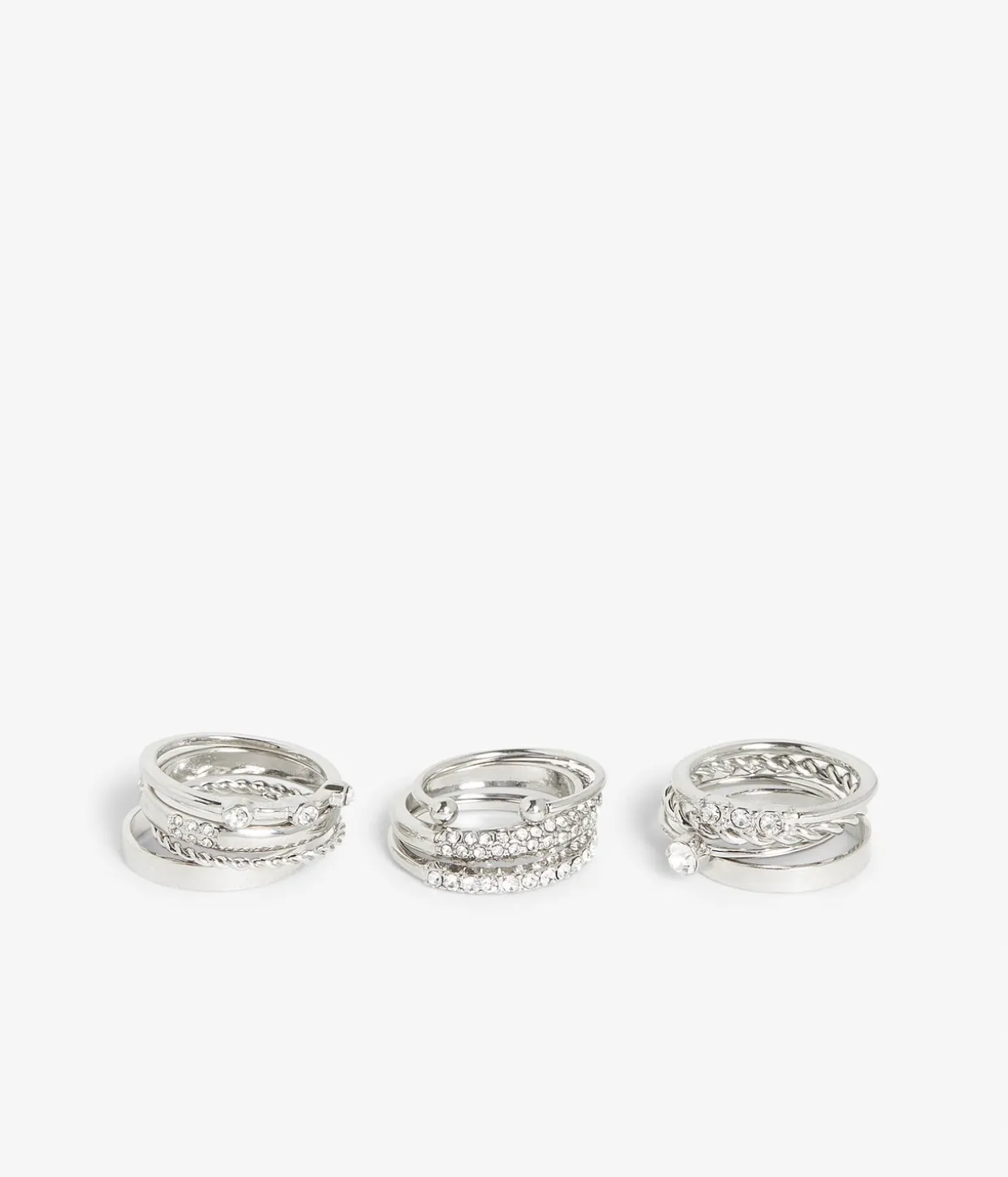 Silverfärgade ringar