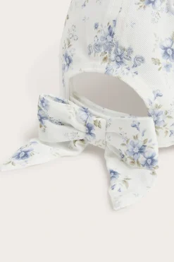 Småblommig keps med rosett