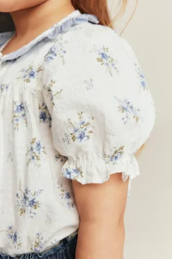 Småblommig kortärmad blus