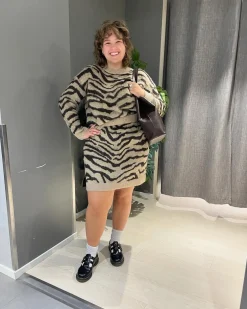 Stickad kjol i zebra mönster