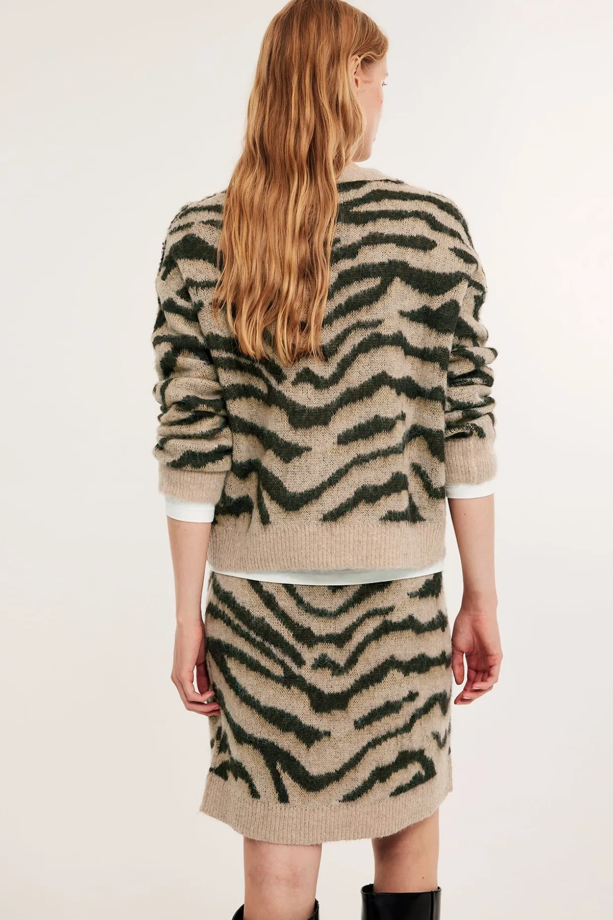 Stickad kjol i zebra mönster