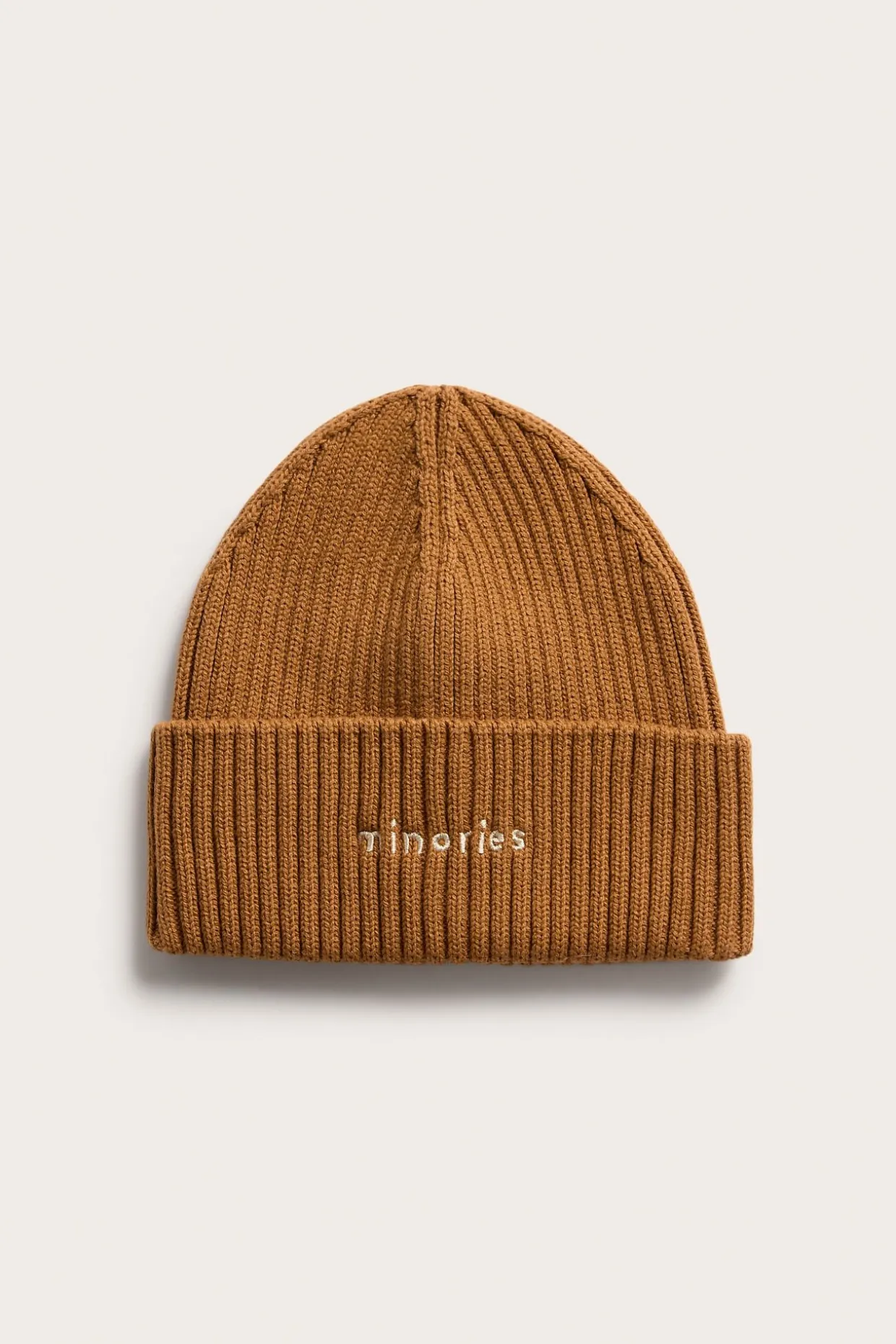 Stickad mössa med brodyr