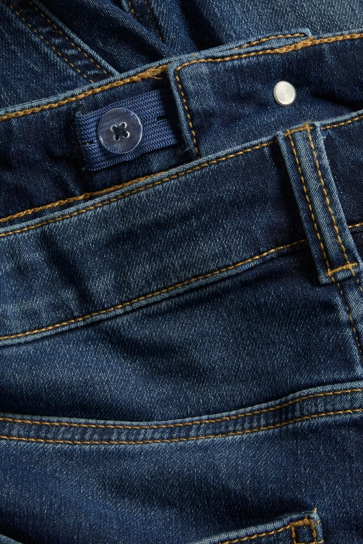 Stretchiga jeansshorts i joggerdenim