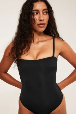Stringbody light shape med vadderade kupor
