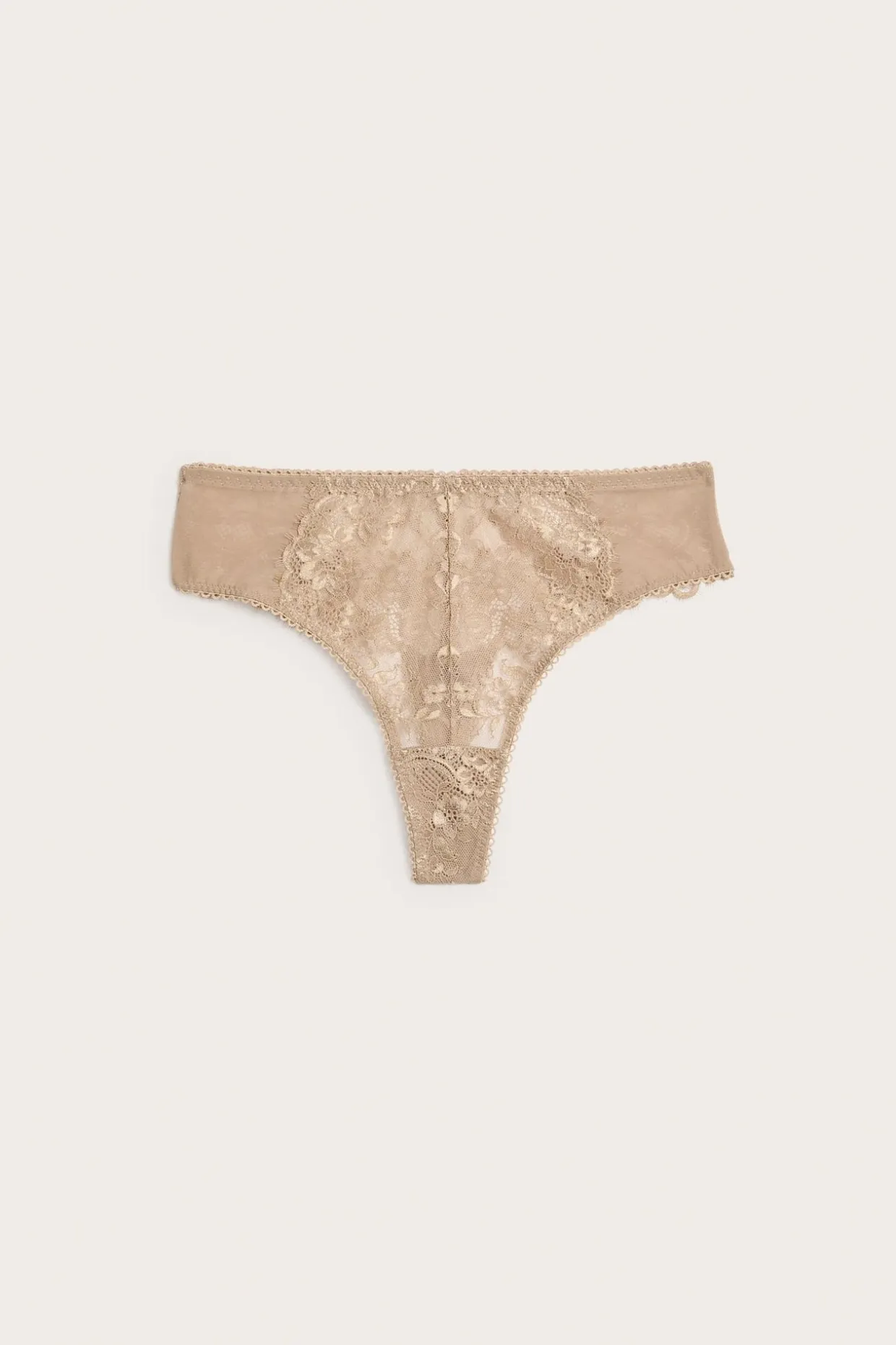 Stringtrosa med spetsdetaljer