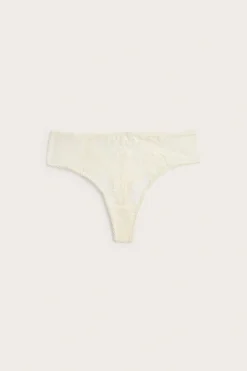 Stringtrosa med spetsdetaljer