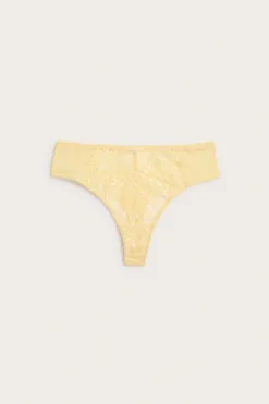 Stringtrosa med spetsdetaljer
