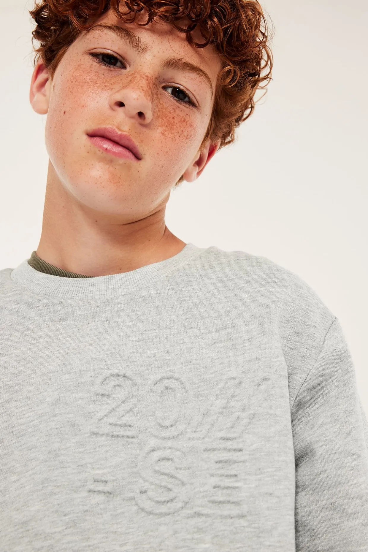 Sweatshirt med präglat texttryck