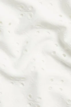 Topp med broderie anglaise