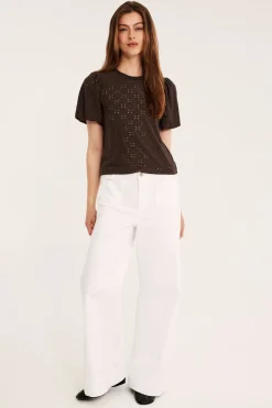 Topp med broderie anglaise