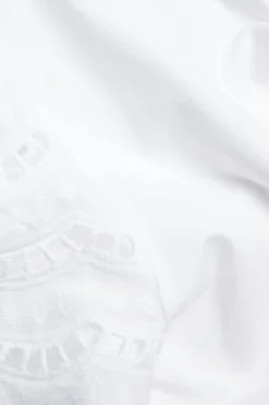 Topp med ärm i broderie anglaise