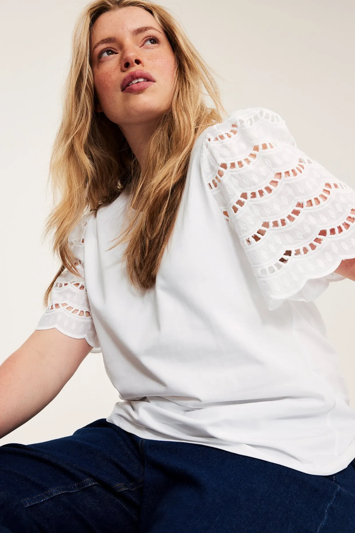 Topp med ärm i broderie anglaise