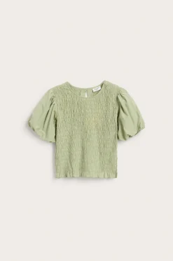 Topp med smock och puffärm