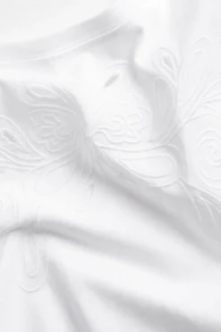 T-shirt med broderie anglaise