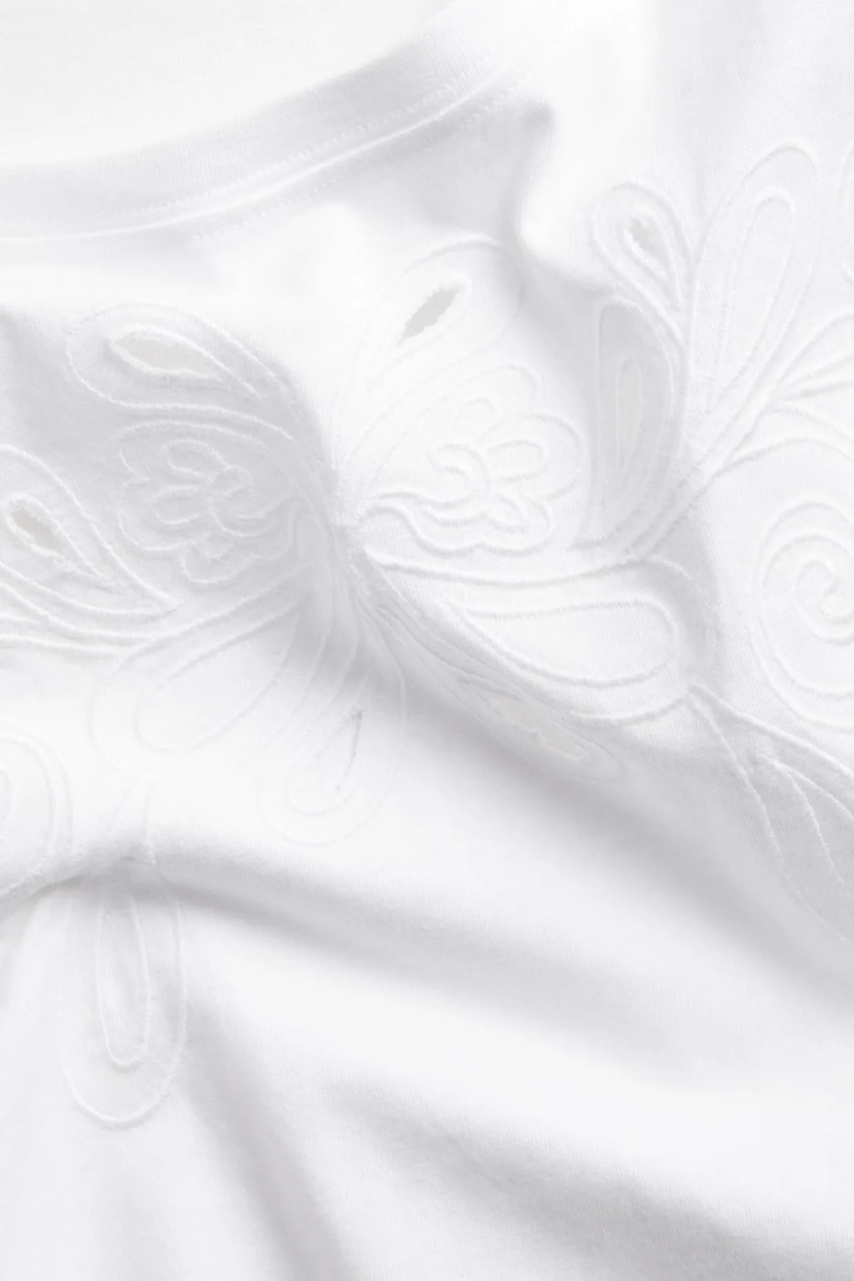 T-shirt med broderie anglaise