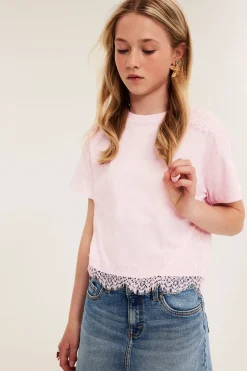 T-shirt med spetsdetaljer