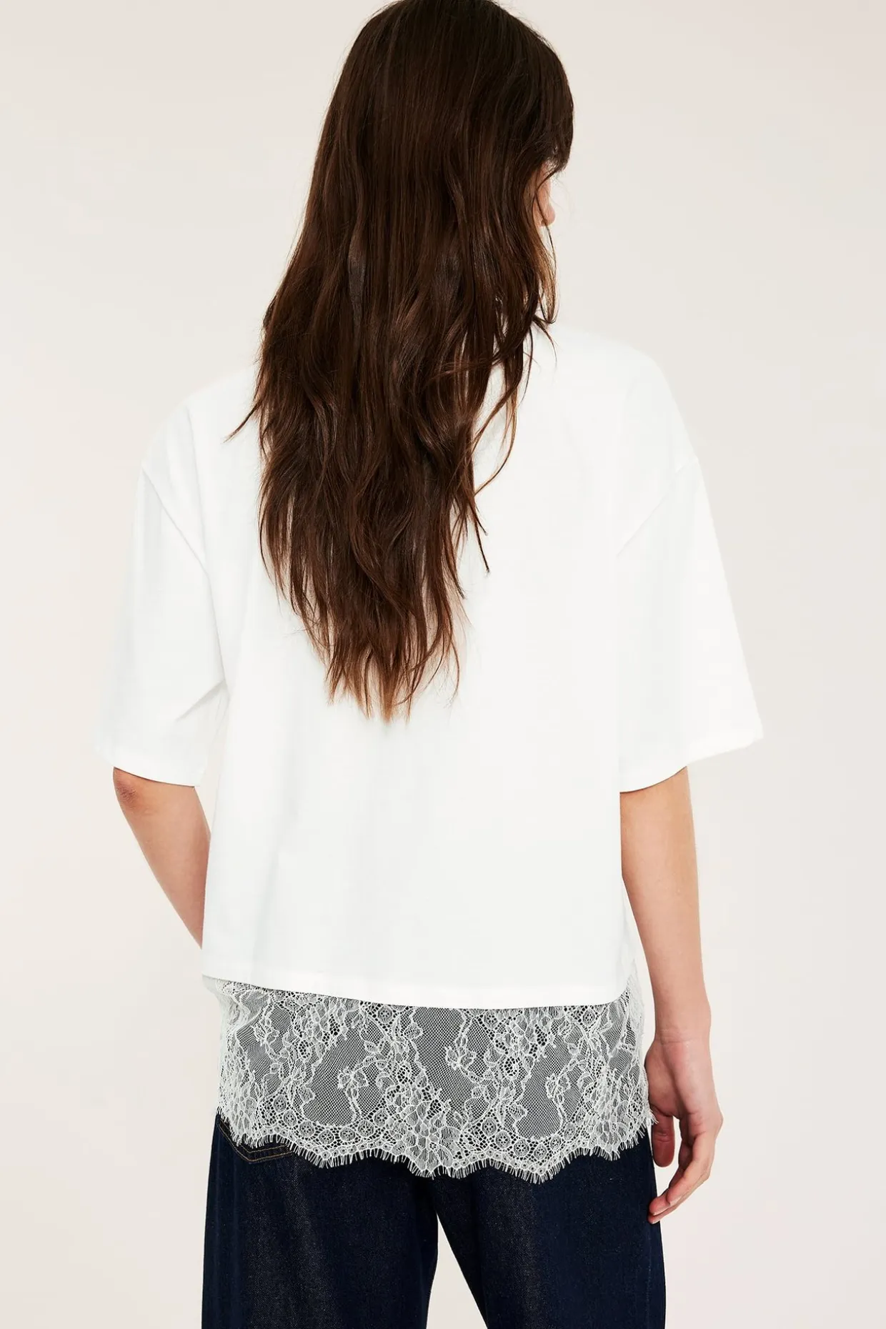 T-shirt med spetskant