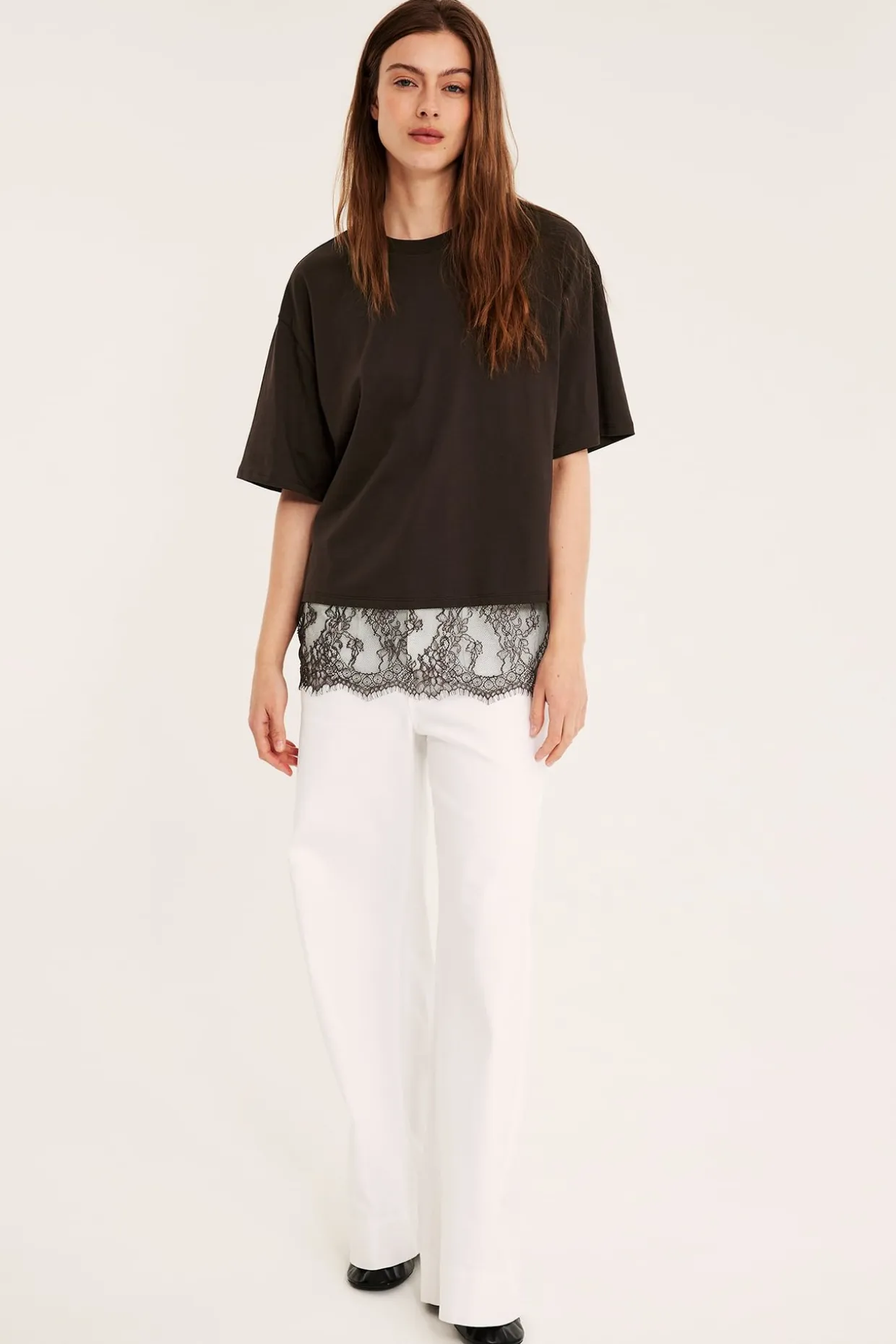 T-shirt med spetskant